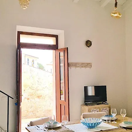Il Covo Del Marinaio Feriehus La Maddalena (Sassari)